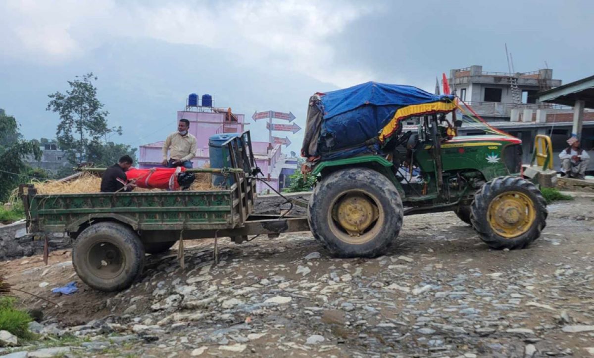 शव परीक्षणका लागि अस्पताल लैजान दोब्बर भाडामा ट्याक्टर ‘रिजर्भ’ गर्नुपर्ने बाध्यता